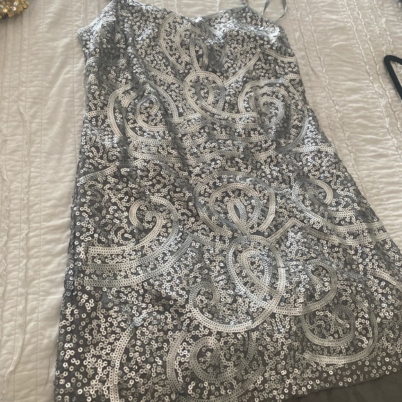 BCBG Silver Sequin dress Size 4 - Picture 3 of 7